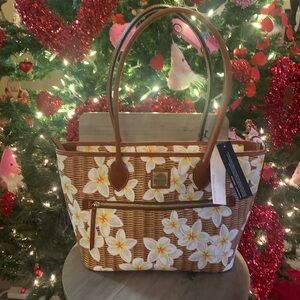 NWT Dooney & Bourke floral tote bag